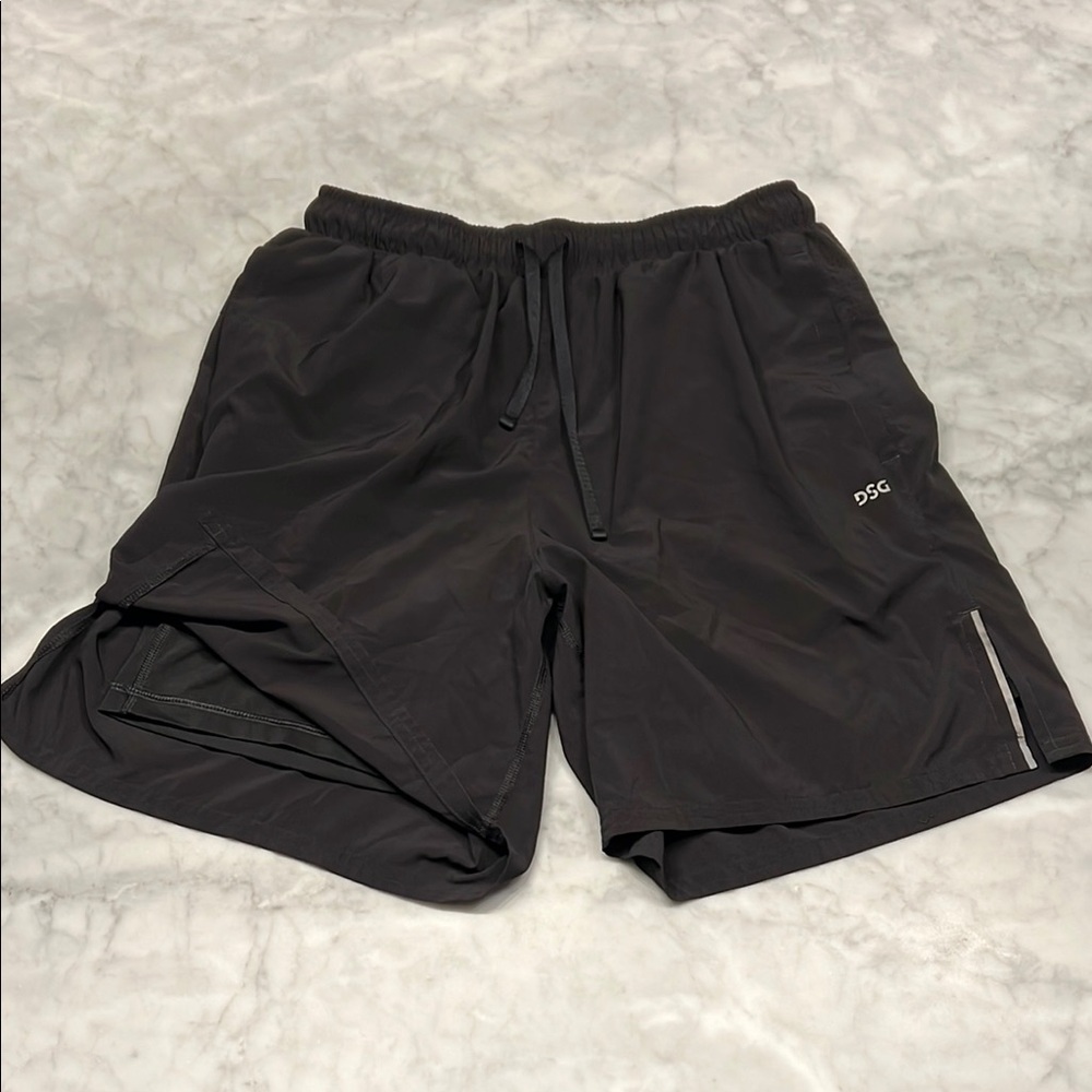 DSG Dicks Sporting Goods shorts with liner. Mens small. Black